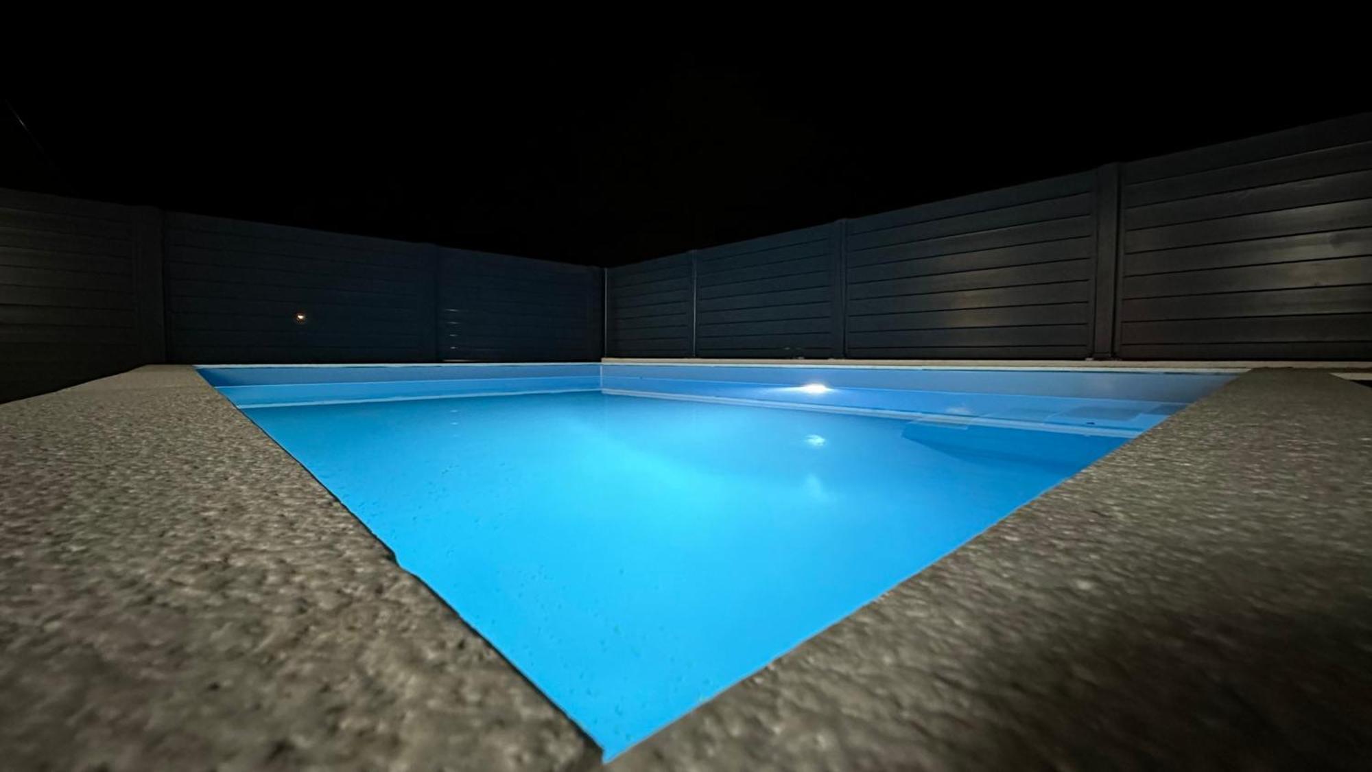 Poolhouse Flip Flop - Mit Privatem Pool Villa Vir Exterior foto